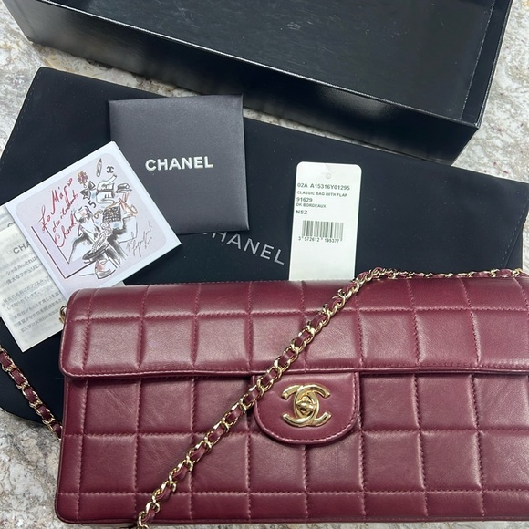 Chanel burgundy color  Shoulder Strap Bag. - Picture 5 of 17